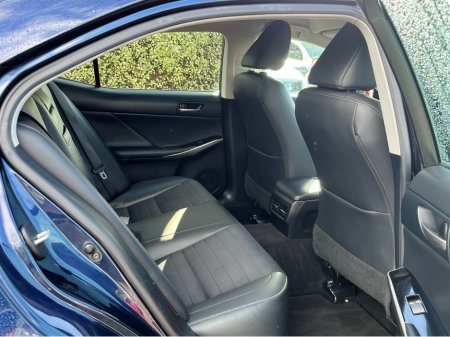 2017 Lexus IS - photo 9