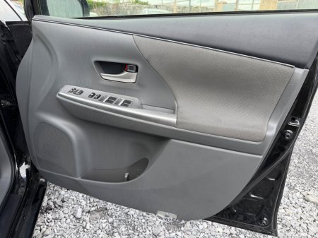 2013 Toyota Prius - photo 25
