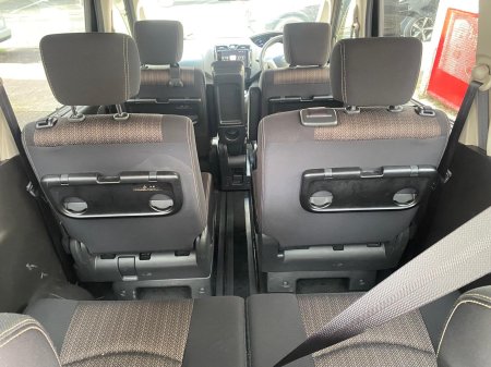 2014 Nissan Serena - photo 11