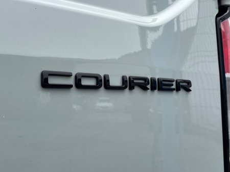 2024 Ford Transit Courier - photo 9