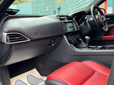 2015 Jaguar XE - photo 16