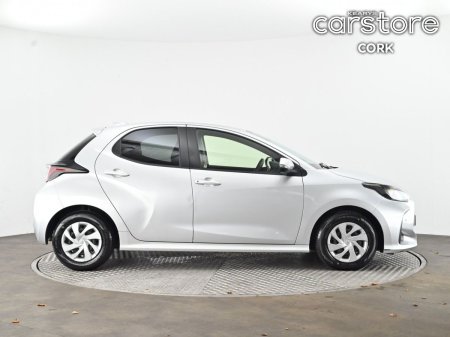 2021 Toyota Yaris - photo 2