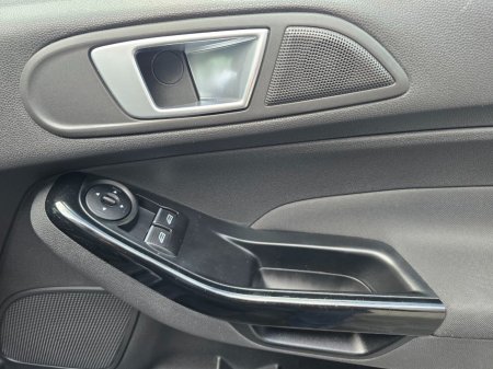 2015 Ford Fiesta - photo 20