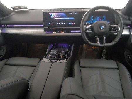 2025 BMW 5-Series - photo 4