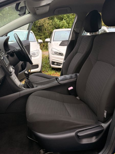2009 Toyota Avensis - photo 30