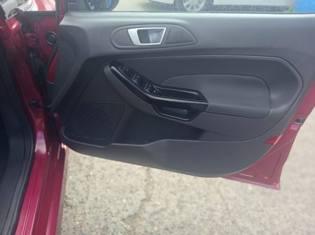 2015 Ford Fiesta - photo 17