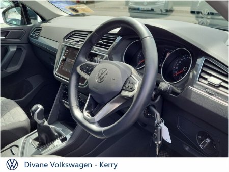 2024 Volkswagen Tiguan - photo 2