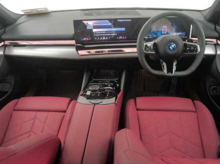 2026 BMW 5-Series - photo 4