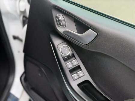 2020 Ford Fiesta - photo 13
