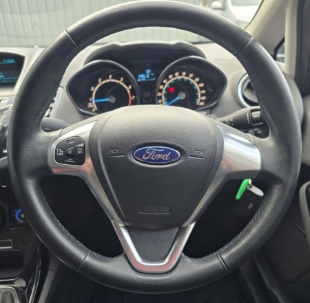 2015 Ford Fiesta - photo 17