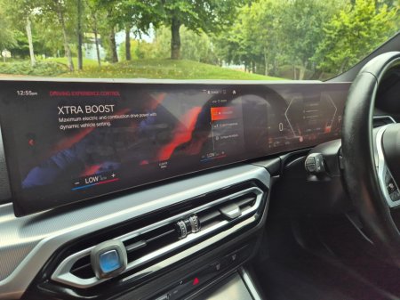 2023 BMW 3-Series - photo 17