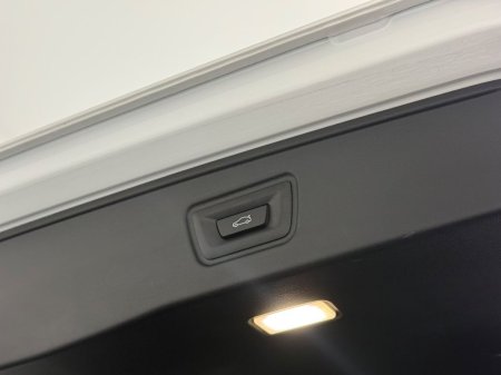 2025 BMW 5-Series - photo 21