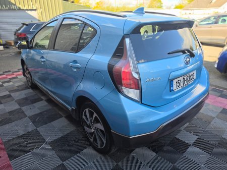 2015 Toyota Aqua - photo 4