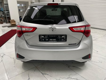 2018 Toyota Vitz - photo 5