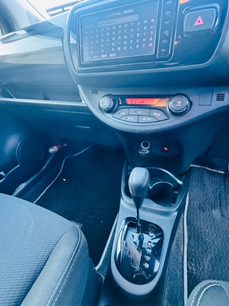 2018 Toyota Vitz - photo 17