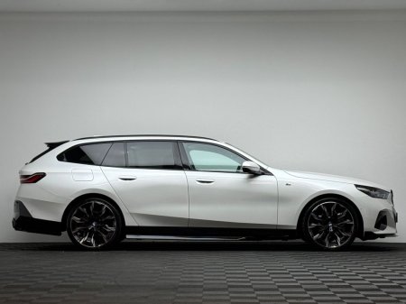 2025 BMW 5-Series - photo 8