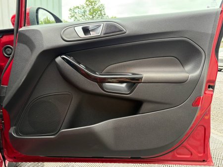 2015 Ford Fiesta - photo 19