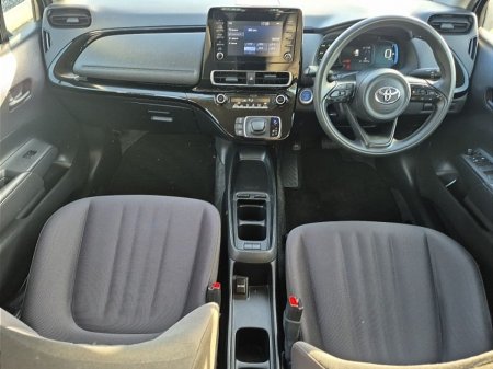 2021 Toyota Aqua - photo 2