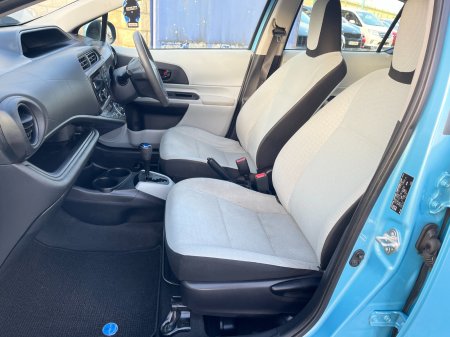 2014 Toyota Aqua - photo 9