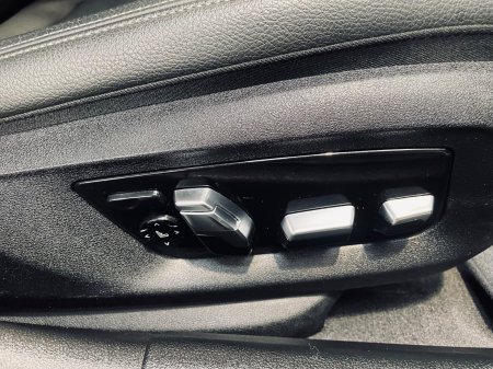 2022 BMW 5-Series - photo 23