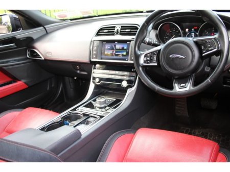 2017 Jaguar XE - photo 17