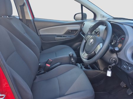 2015 Toyota Yaris - photo 28