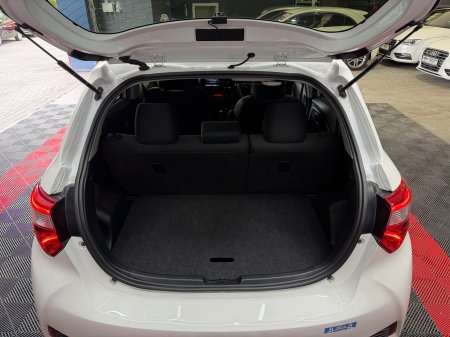 2017 Toyota Vitz - photo 22