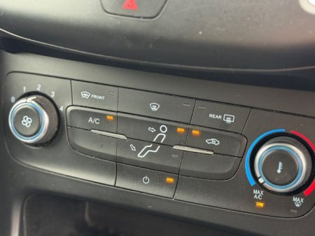 2017 Ford Focus - photo 17