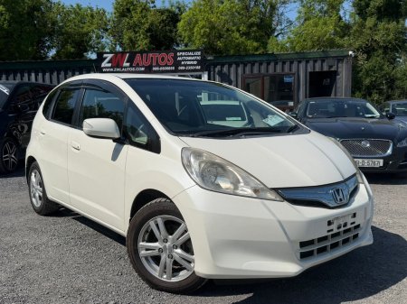 2011 Honda Fit - photo 2