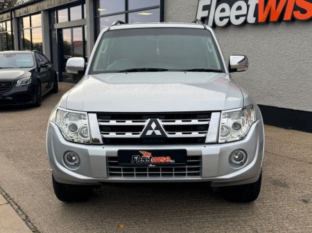 2015 Mitsubishi Shogun - photo 2