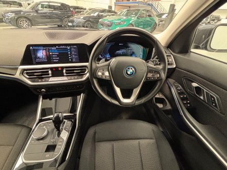 2022 BMW 3-Series - photo 11