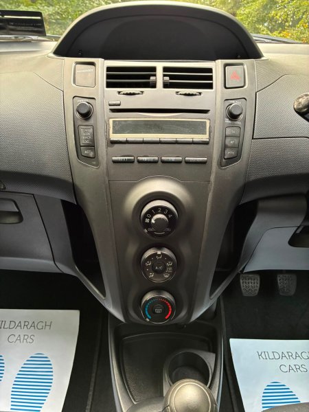 2010 Toyota Yaris - photo 16