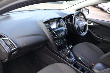 2016 Ford Focus - photo 24