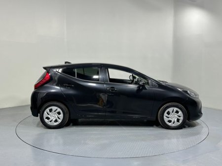 2022 Toyota Aqua - photo 8