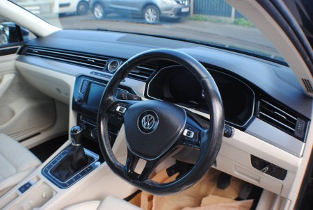 2016 Volkswagen Passat - photo 2