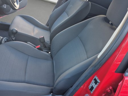 2015 Toyota Yaris - photo 15