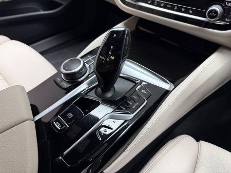 2022 BMW 5-Series - photo 19