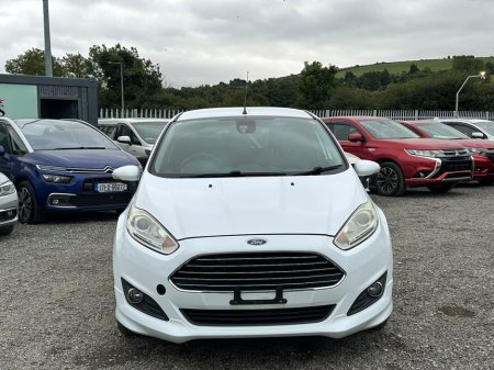2015 Ford Fiesta - photo 2
