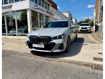 2025 BMW 5-Series - photo 2