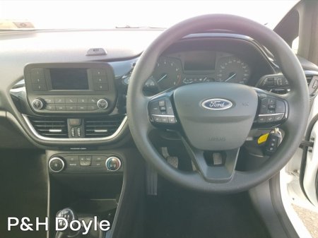 2018 Ford Fiesta - photo 2