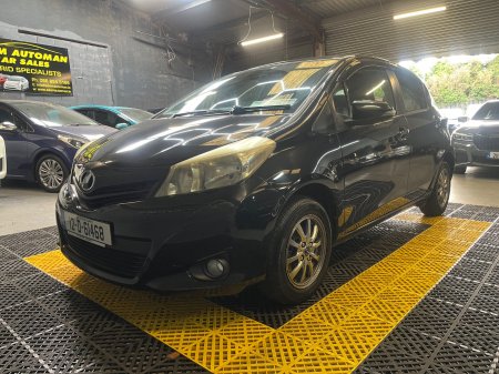 2012 Toyota Vitz - photo 2