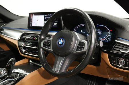 2023 BMW 5-Series - photo 18