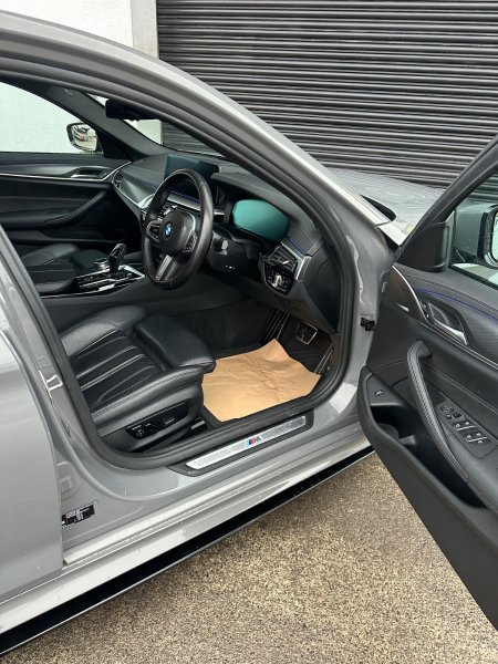 2021 BMW 5-Series - photo 17