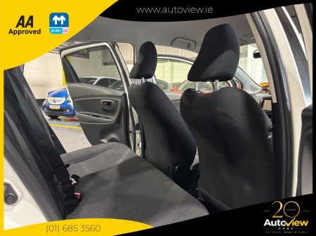 2017 Toyota Vitz - photo 12