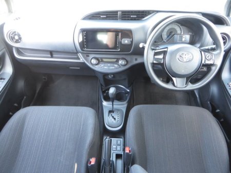 2019 Toyota Vitz - photo 12