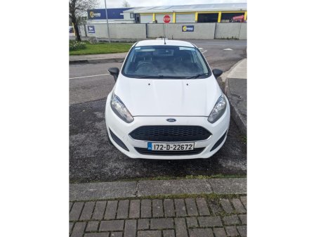 2017 Ford Fiesta - photo 2