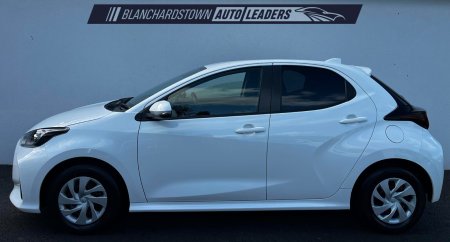 2022 Toyota Yaris - photo 2