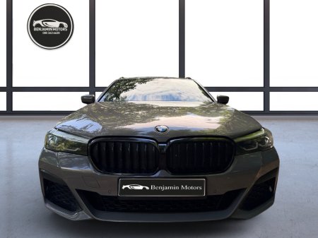 2021 BMW 5-Series - photo 2