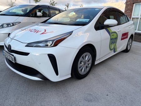 2021 Toyota Prius - photo 2