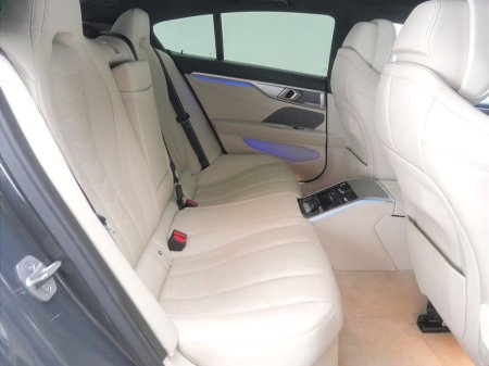 2022 BMW 8-Series - photo 11